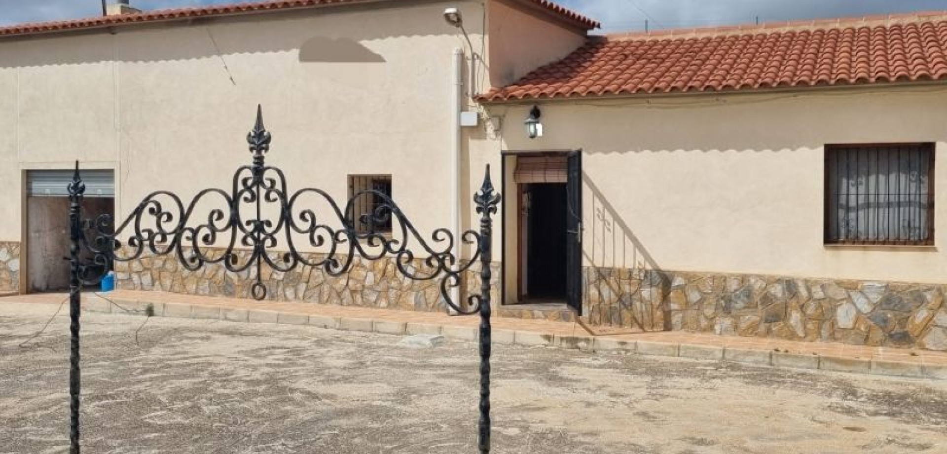 House in Hondon de las Nieves - Image 4