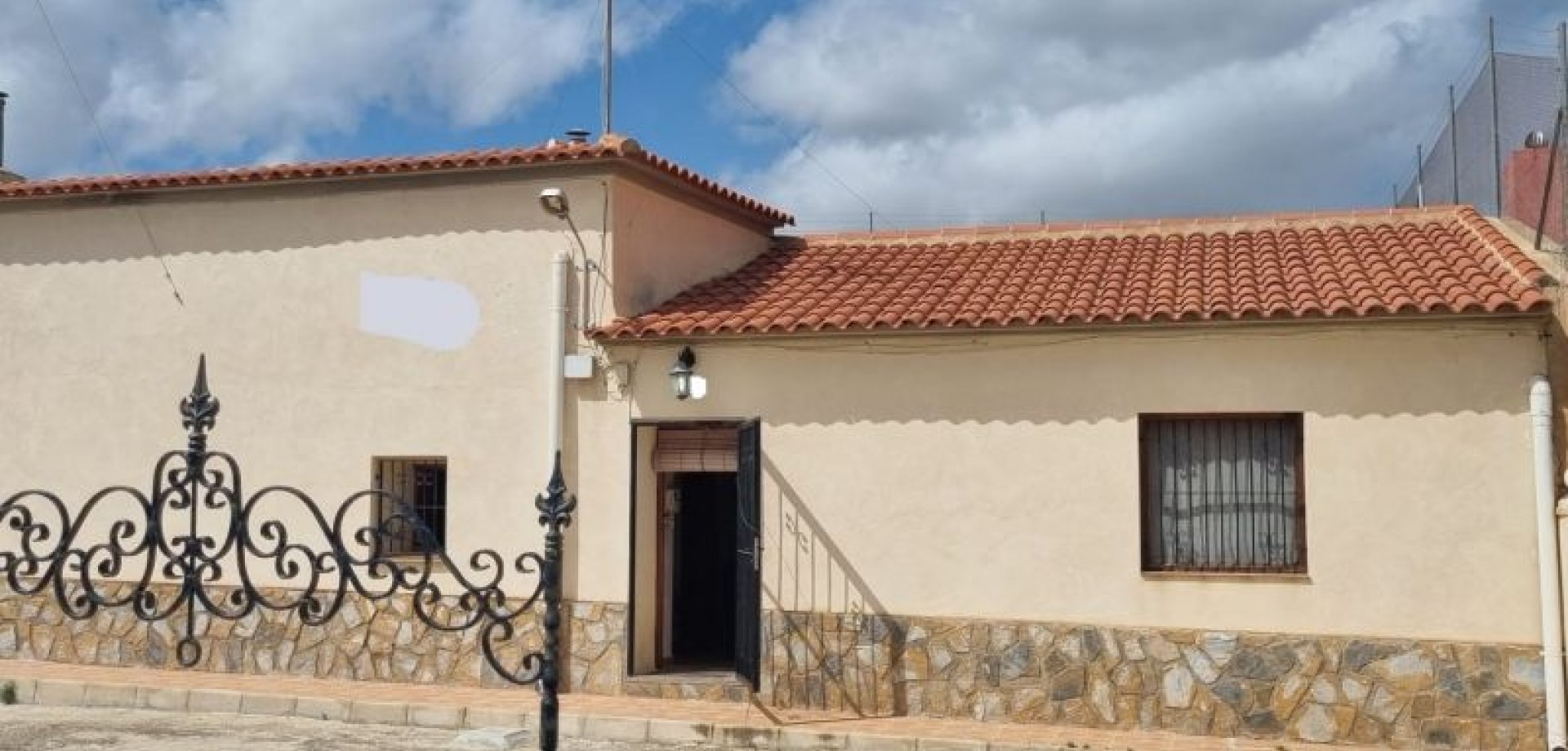 House in Hondon de las Nieves - Image 5