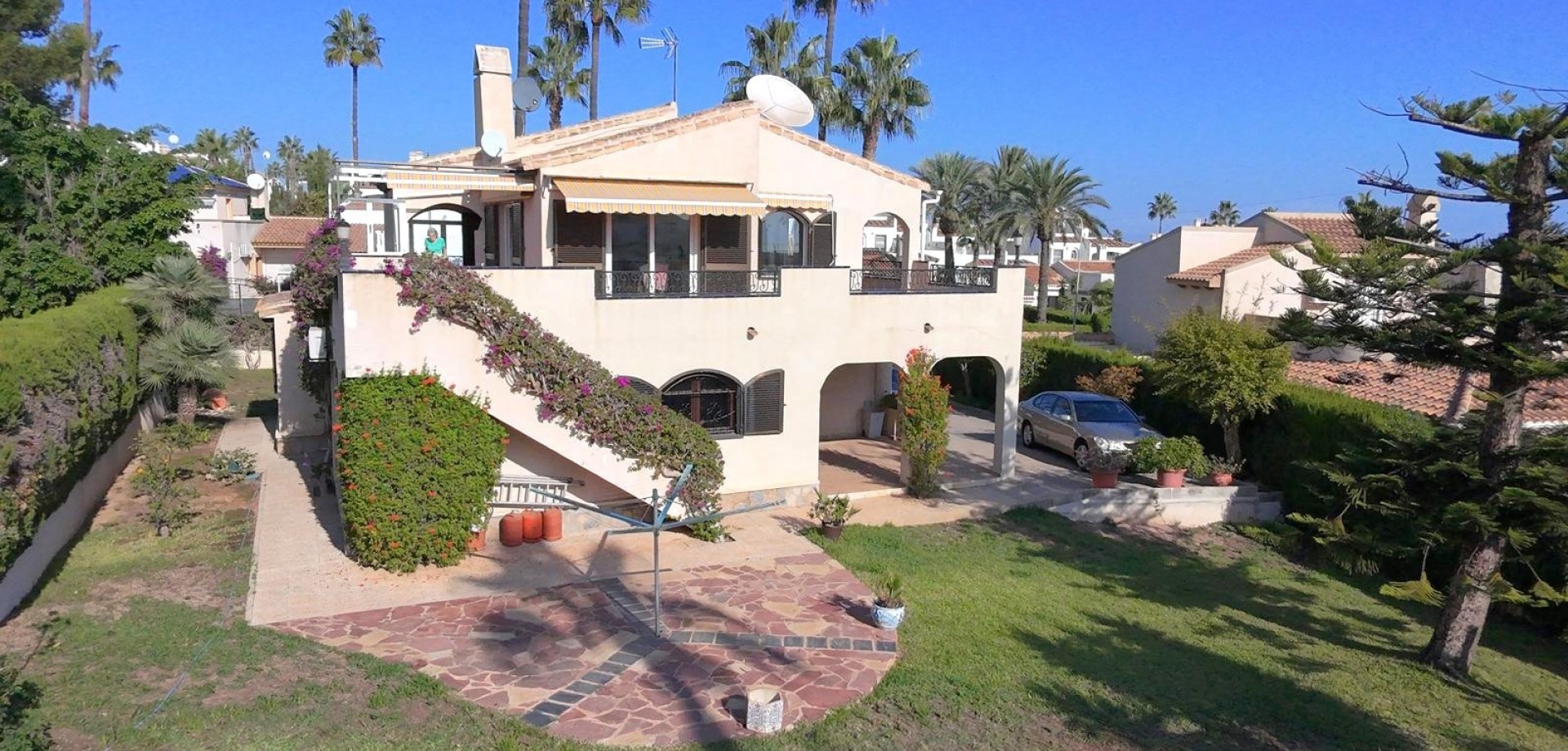 House in Villamartin - view 1