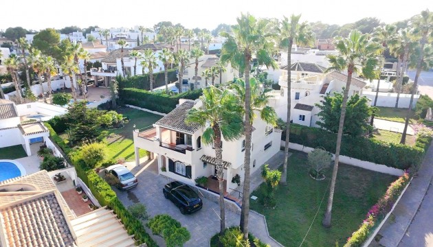 Resale - Detached Villa - Orihuela Costa - Villamartín