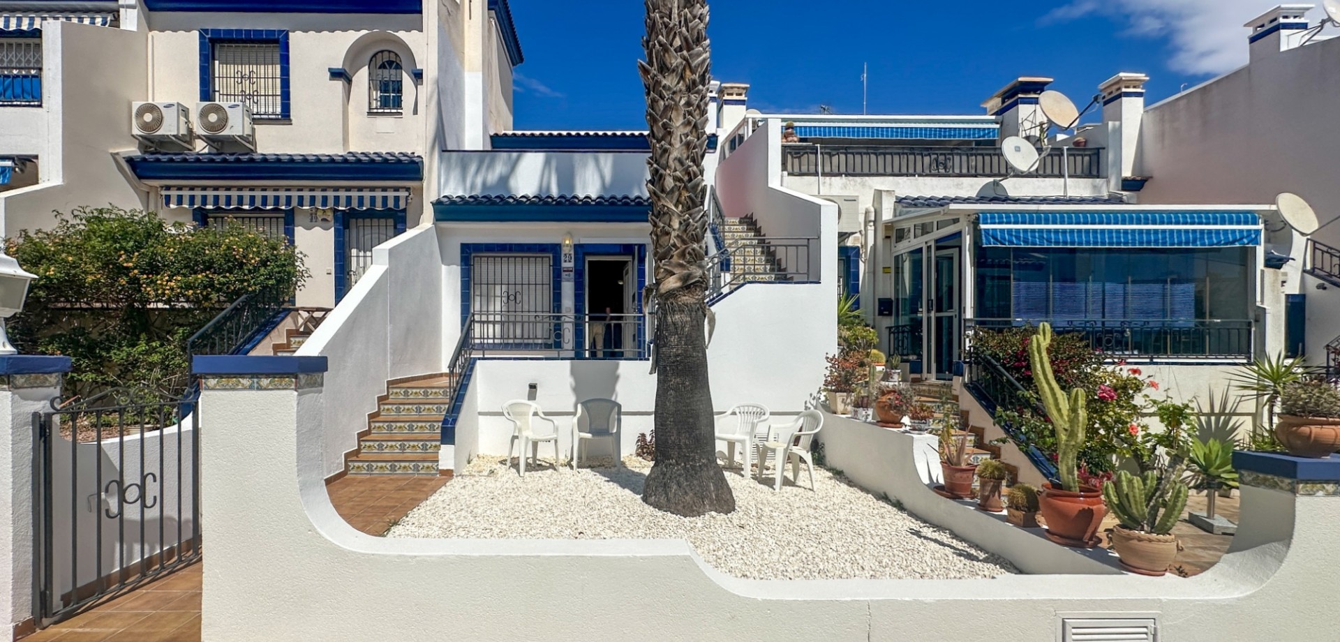 House in Los Dolses - view 1