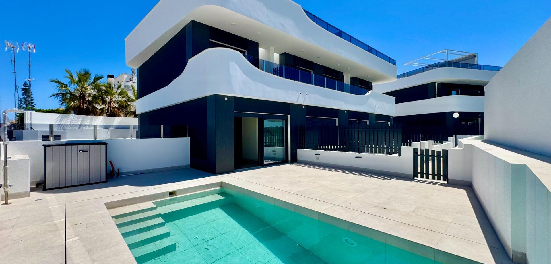 House in La Zenia - view 1