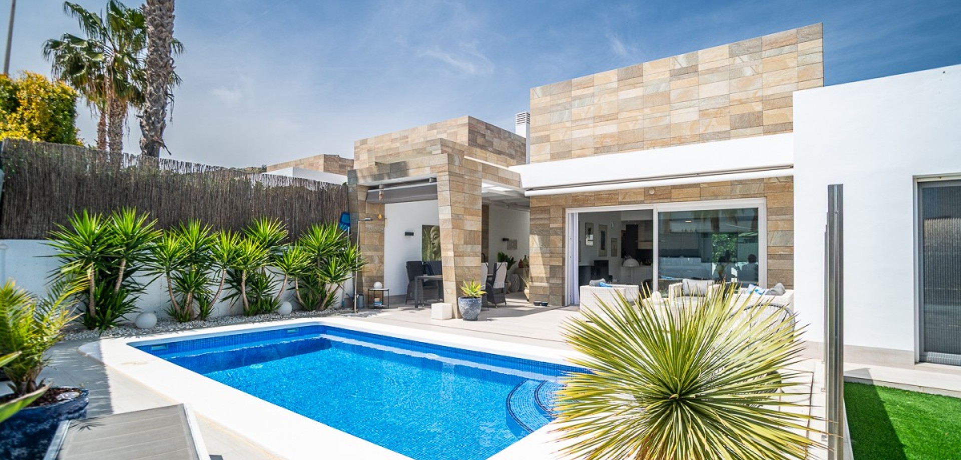 House in Algorfa - view 1