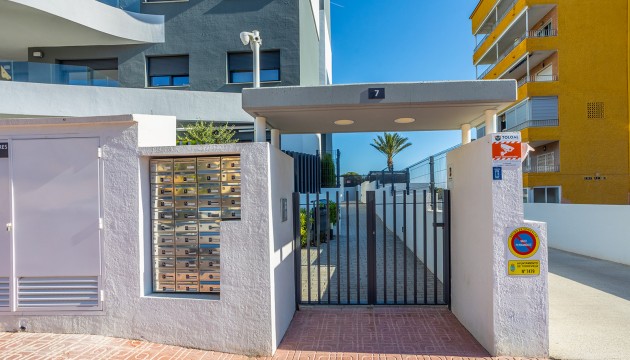 Wiederverkauf - Apartment - Torrevieja - Punta Prima