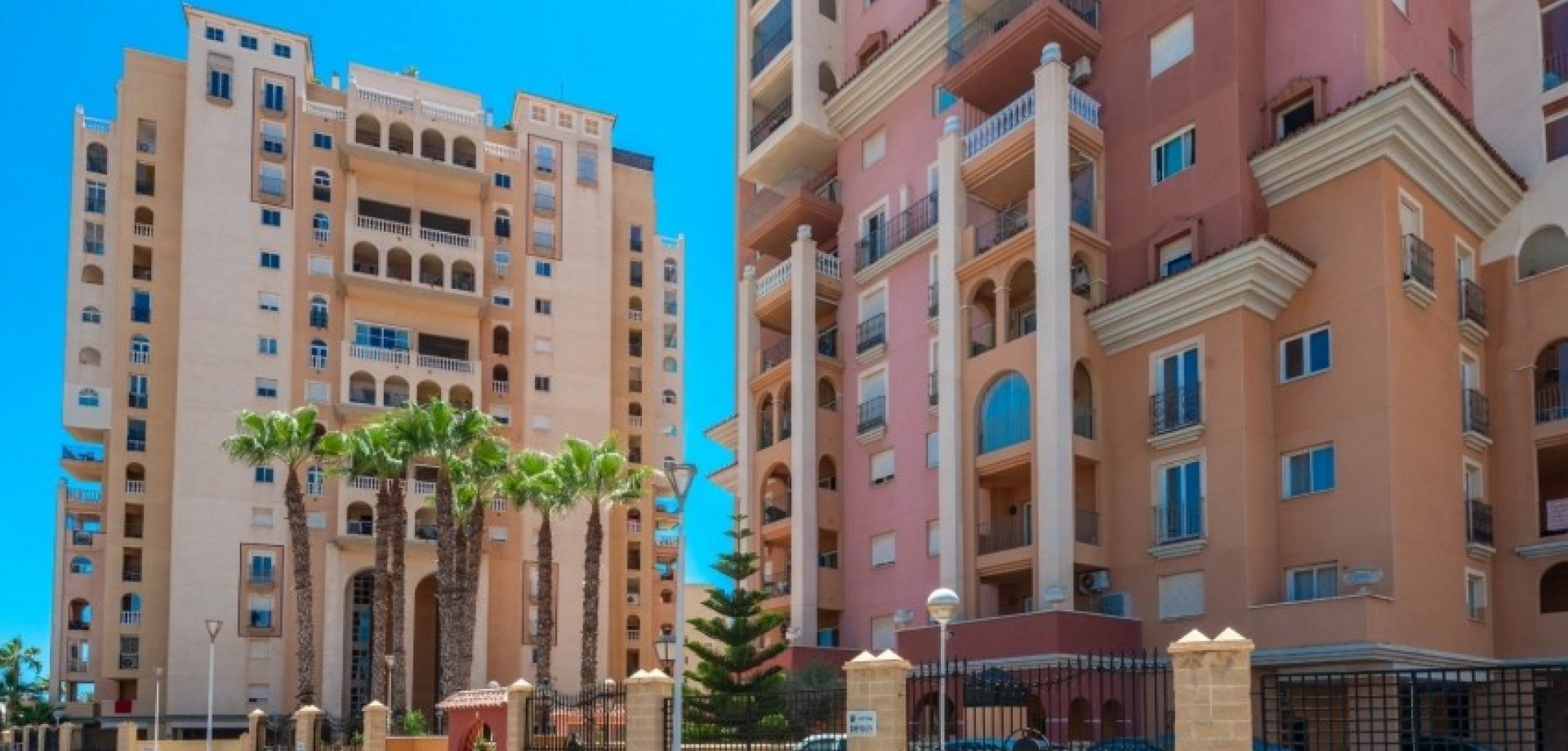 Apartment in Torrevieja - Image 2