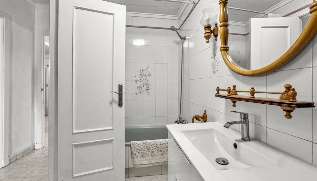 Resale - Apartment - Torrevieja - Playa de los Locos