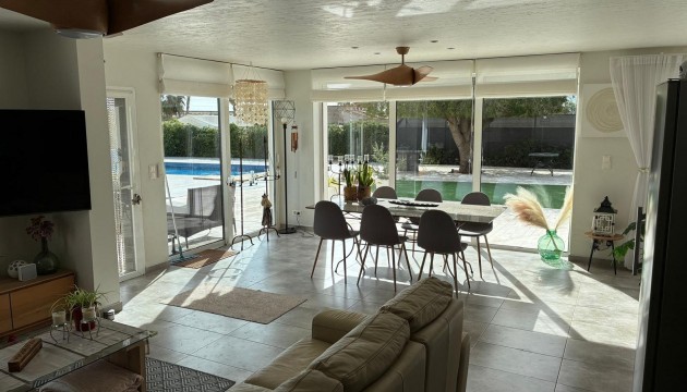 Odsprzedaż - Detached Villa - Crevillente