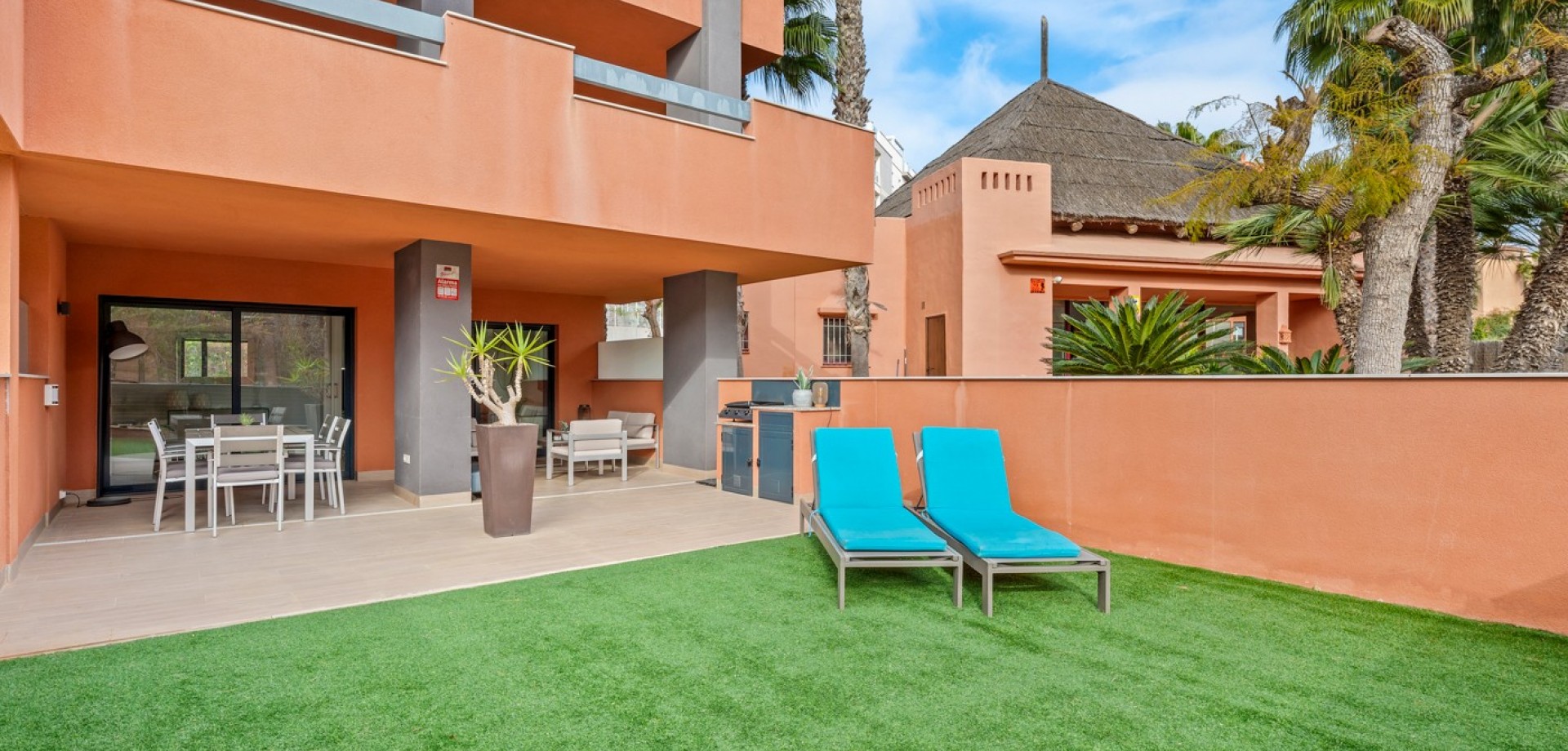 Apartment in Villamartin - view 1