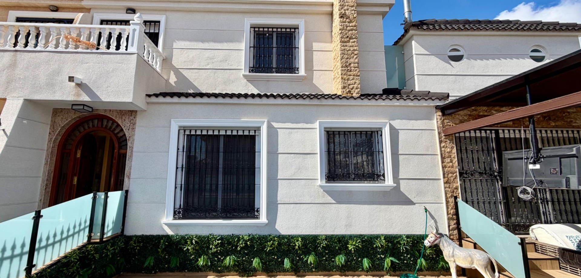 House in La Zenia - view 1