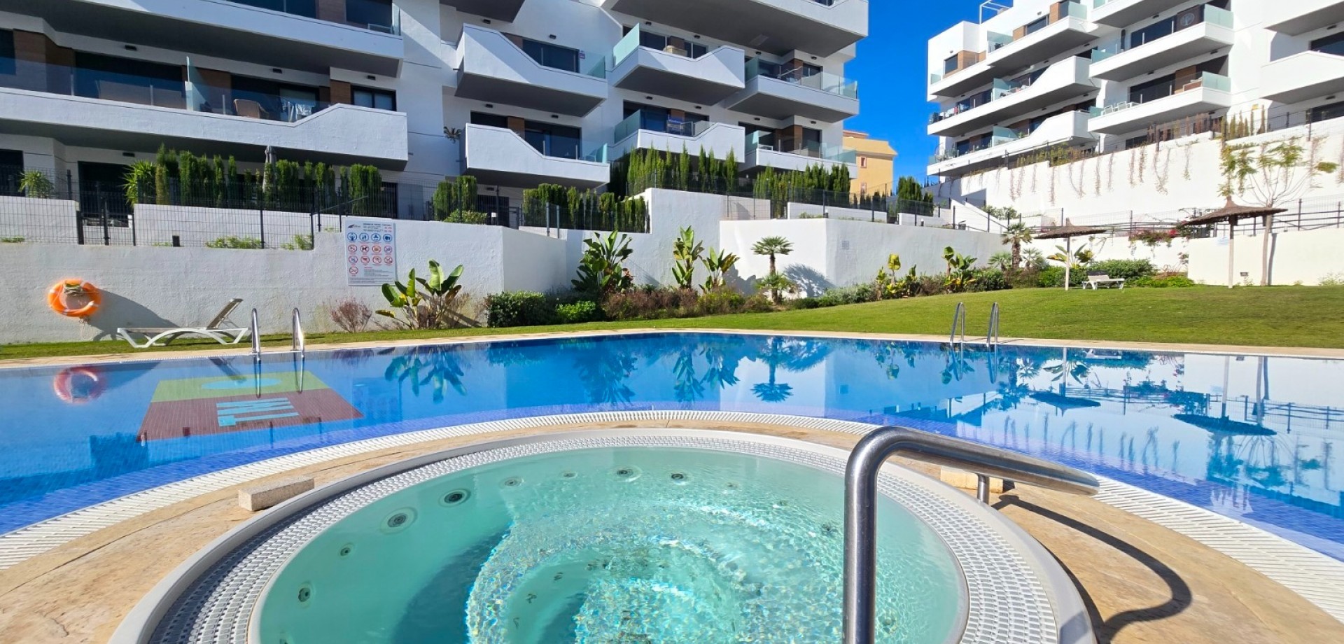 Apartment in Villamartin - view 1