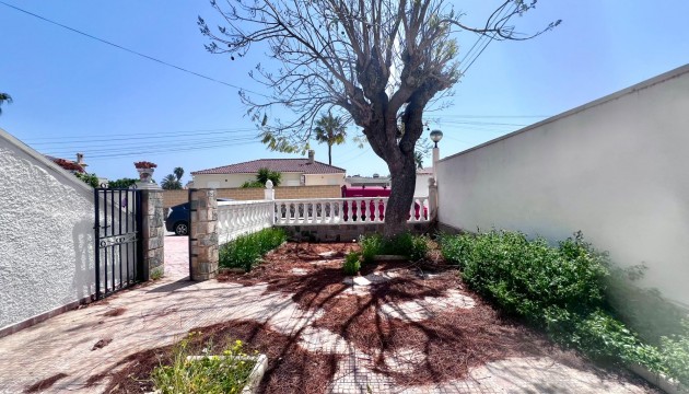 Resale - Bungalow - Orihuela Costa - Cabo Roig