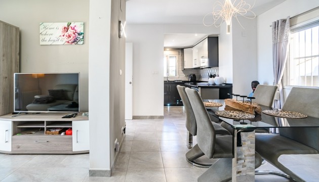 Resale - House - Algorfa