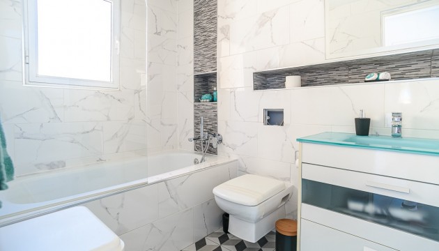 Resale - House - Algorfa
