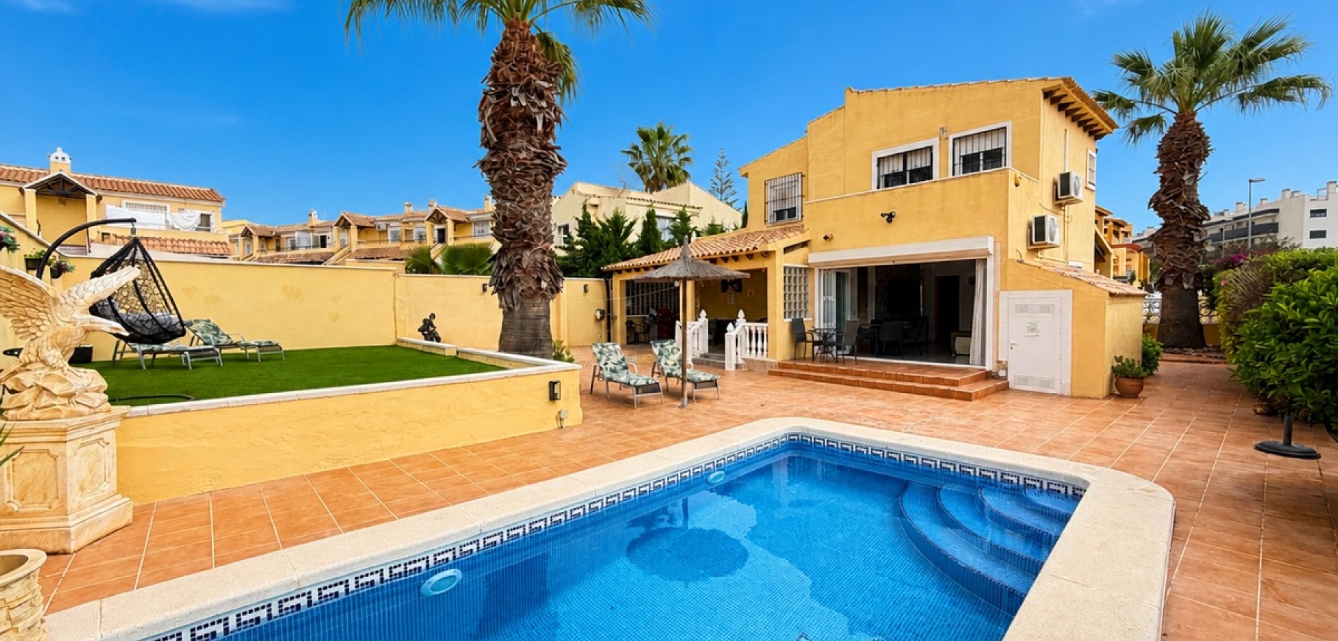 House in Villamartin - view 1