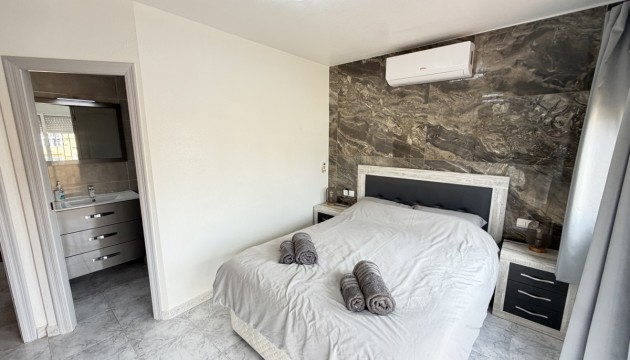 Videresalg - Detached Villa - Orihuela Costa - Villamartín