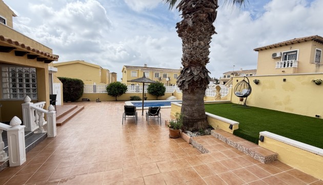 Videresalg - Detached Villa - Orihuela Costa - Villamartín