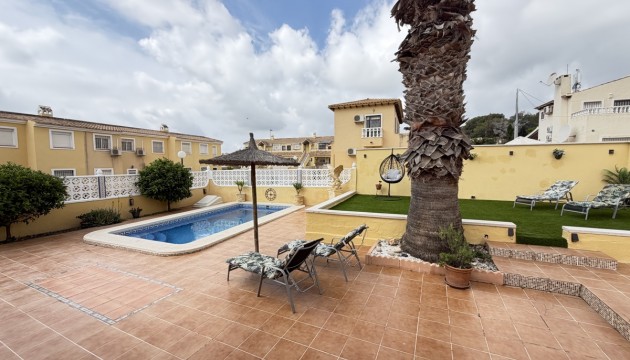 Videresalg - Detached Villa - Orihuela Costa - Villamartín