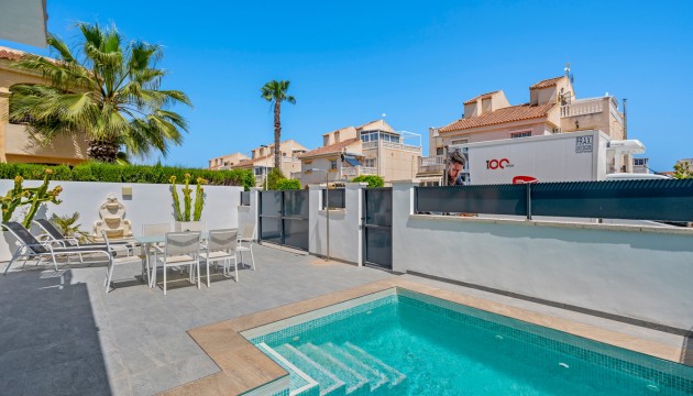Resale - Detached Villa - Torrevieja