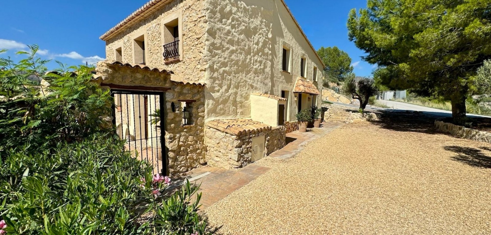 House in Relleu - view 1