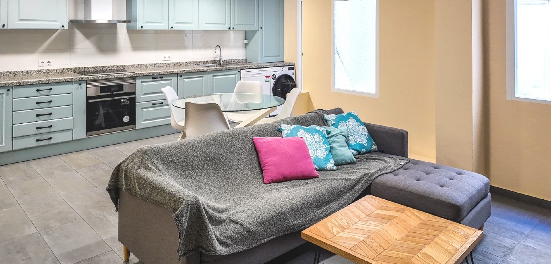Apartment in Alicante - Image 2