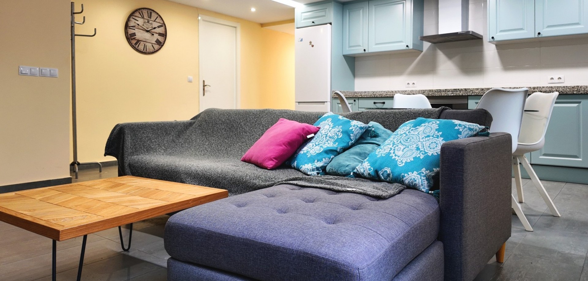 Apartment in Alicante - Image 3