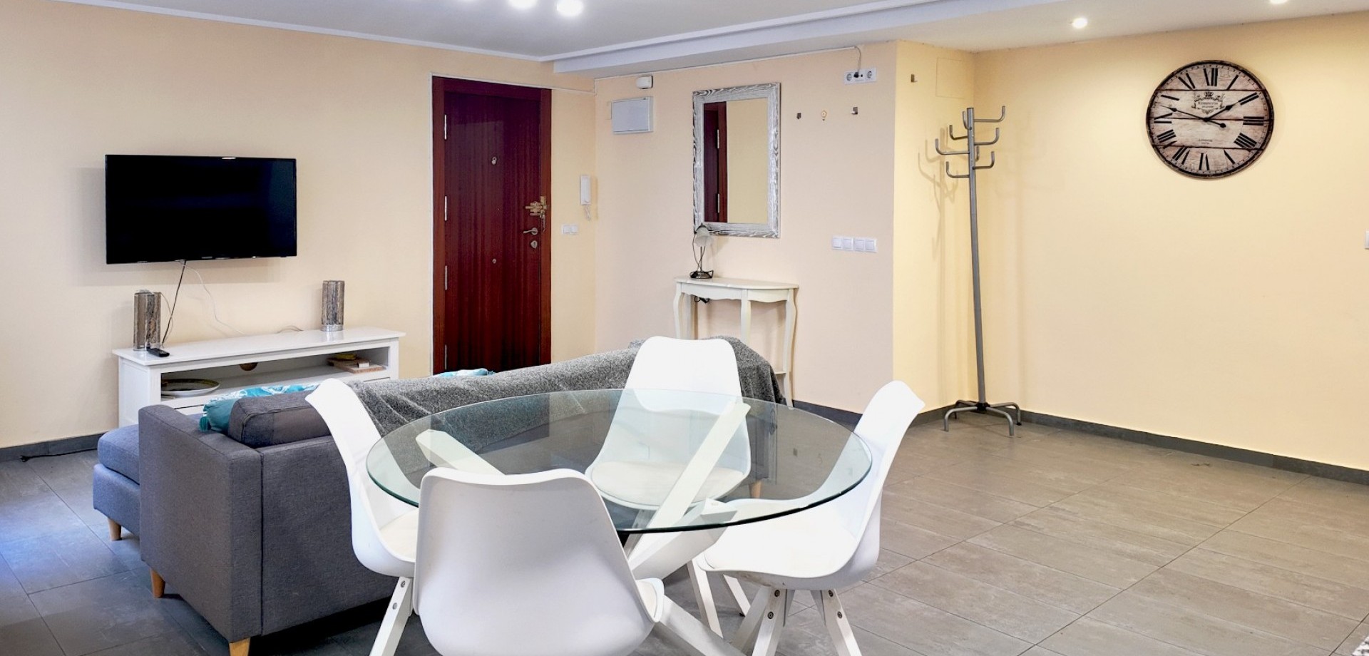 Apartment in Alicante - Image 4