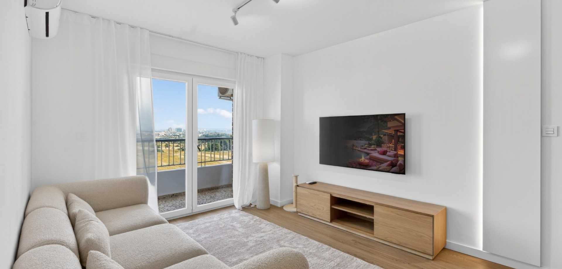 Apartment in Punta Prima - Image 2