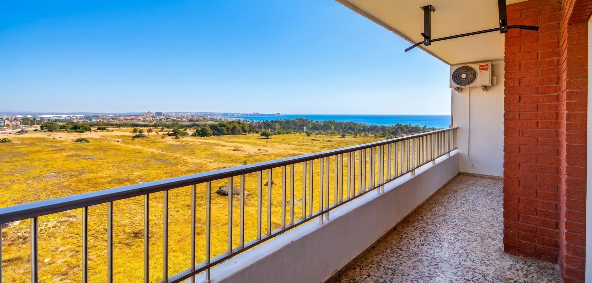 Apartment in Punta Prima - Image 3
