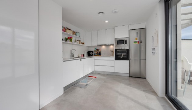 Resale - Apartment - Orihuela Costa - Campoamor