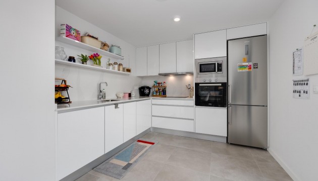 Resale - Apartment - Orihuela Costa - Campoamor