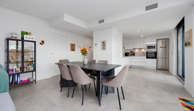Resale - Apartment - Orihuela Costa - Campoamor