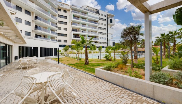 Resale - Apartment - Orihuela Costa - Campoamor