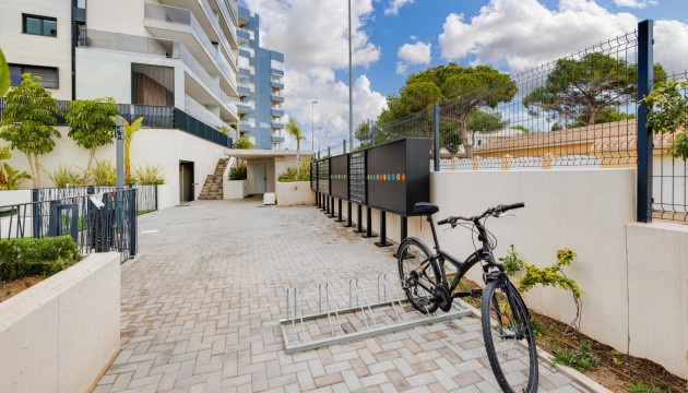 Resale - Apartment - Orihuela Costa - Campoamor