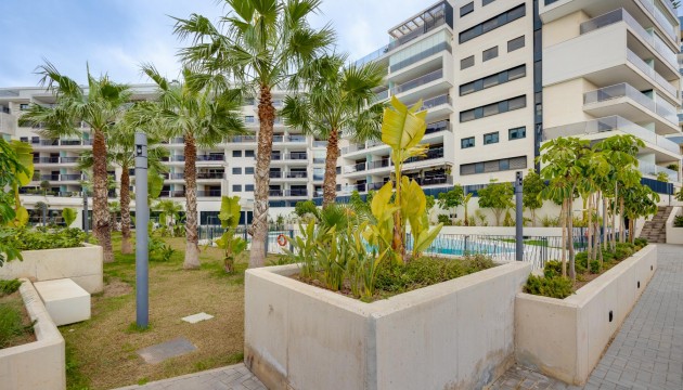 Resale - Apartment - Orihuela Costa - Campoamor