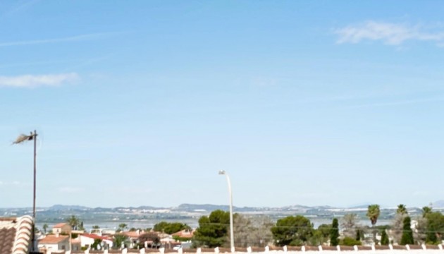 Resale - Bungalow - Torrevieja - La Siesta - El Salado -  Torreta