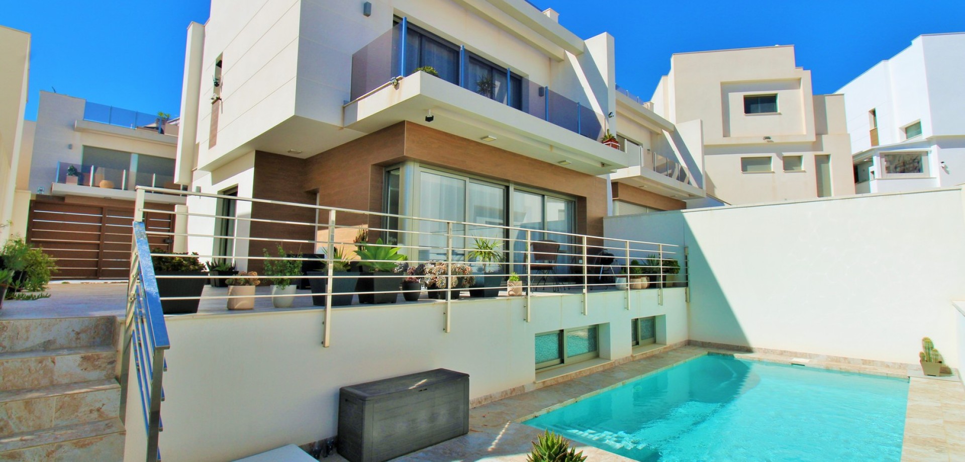 House in Villamartin - view 1