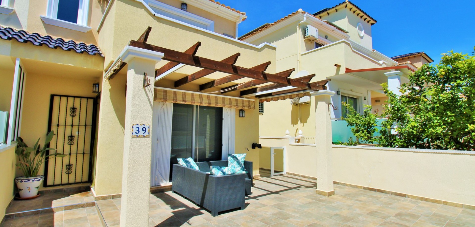 House in Villamartin - view 1