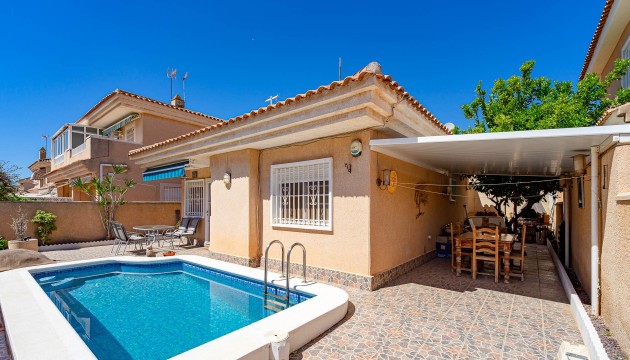 Перепродажа - отдельная вилла - Orihuela Costa - Punta Prima