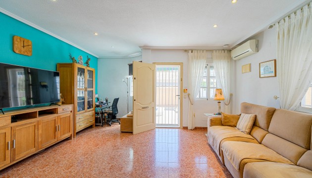 Перепродажа - отдельная вилла - Orihuela Costa - Punta Prima