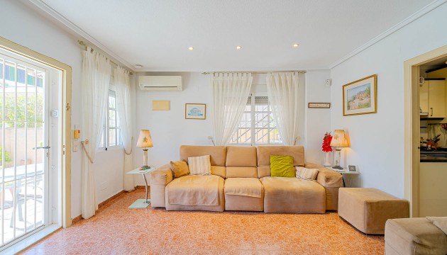 Перепродажа - отдельная вилла - Orihuela Costa - Punta Prima