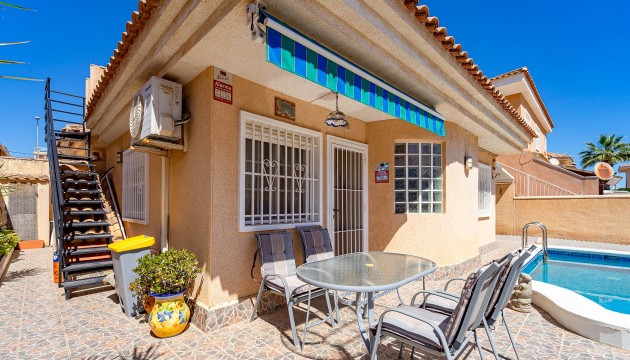 Перепродажа - отдельная вилла - Orihuela Costa - Punta Prima