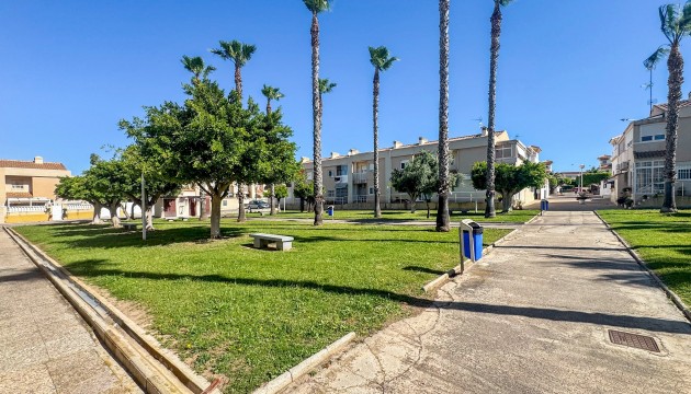 Videresalg - Tosidig - Torrevieja - Nueva Torrevieja - Aguas Nuevas