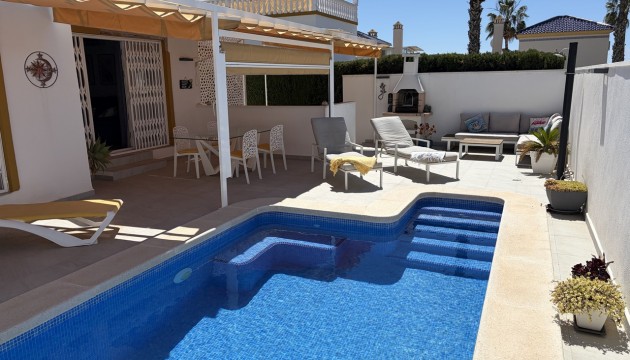 Videresalg - Detached Villa - Orihuela Costa - Villamartín