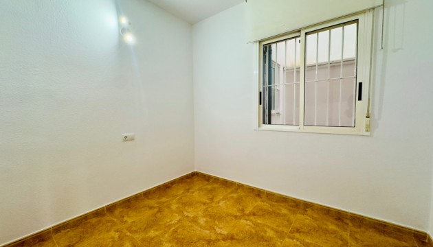 Odsprzedaż - Apartment - Torrevieja