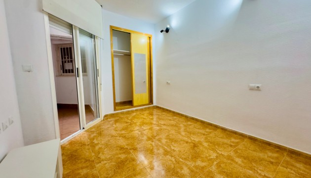 Odsprzedaż - Apartment - Torrevieja