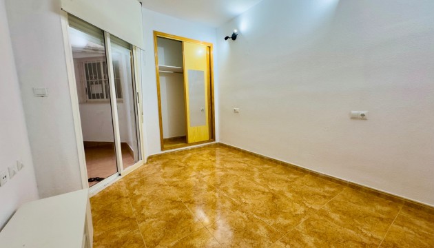Odsprzedaż - Apartment - Torrevieja