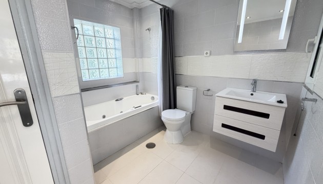 Odsprzedaż - Detached Villa - Orihuela Costa - Las Ramblas