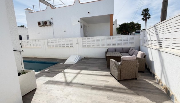 Odsprzedaż - Detached Villa - Orihuela Costa - Villamartín