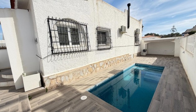 Odsprzedaż - Detached Villa - Orihuela Costa - Villamartín