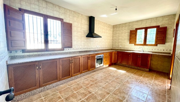 Resale - Detached Villa - Catral